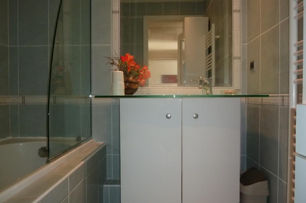 Stunning 2 Bed, 2 Bath Apt On The Cannes Sea Front Has Swimming Pool And Is A Secure Modern Building 464 Exteriör bild