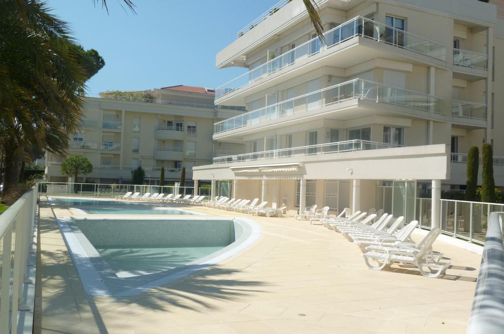 Stunning 2 Bed, 2 Bath Apt On The Cannes Sea Front Has Swimming Pool And Is A Secure Modern Building 464 Exteriör bild
