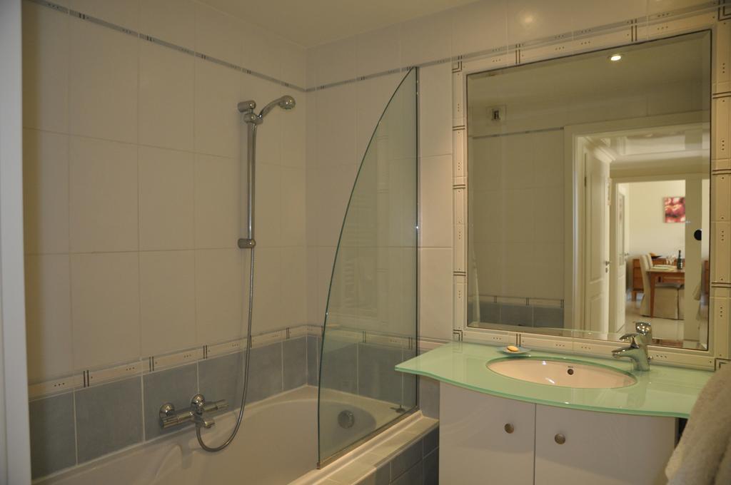 Stunning 2 Bed, 2 Bath Apt On The Cannes Sea Front Has Swimming Pool And Is A Secure Modern Building 464 Exteriör bild
