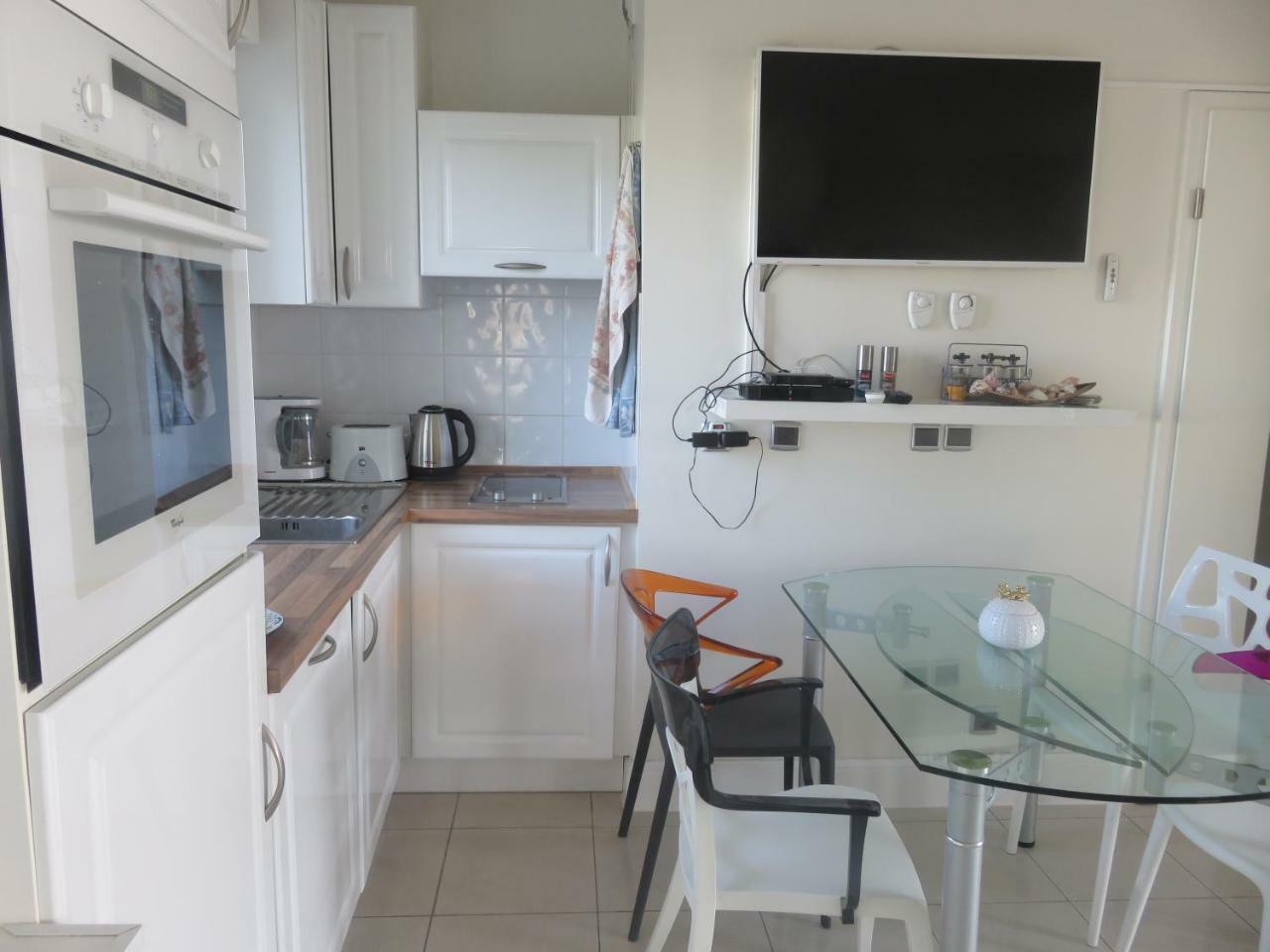 Stunning 2 Bed, 2 Bath Apt On The Cannes Sea Front Has Swimming Pool And Is A Secure Modern Building 464 Exteriör bild