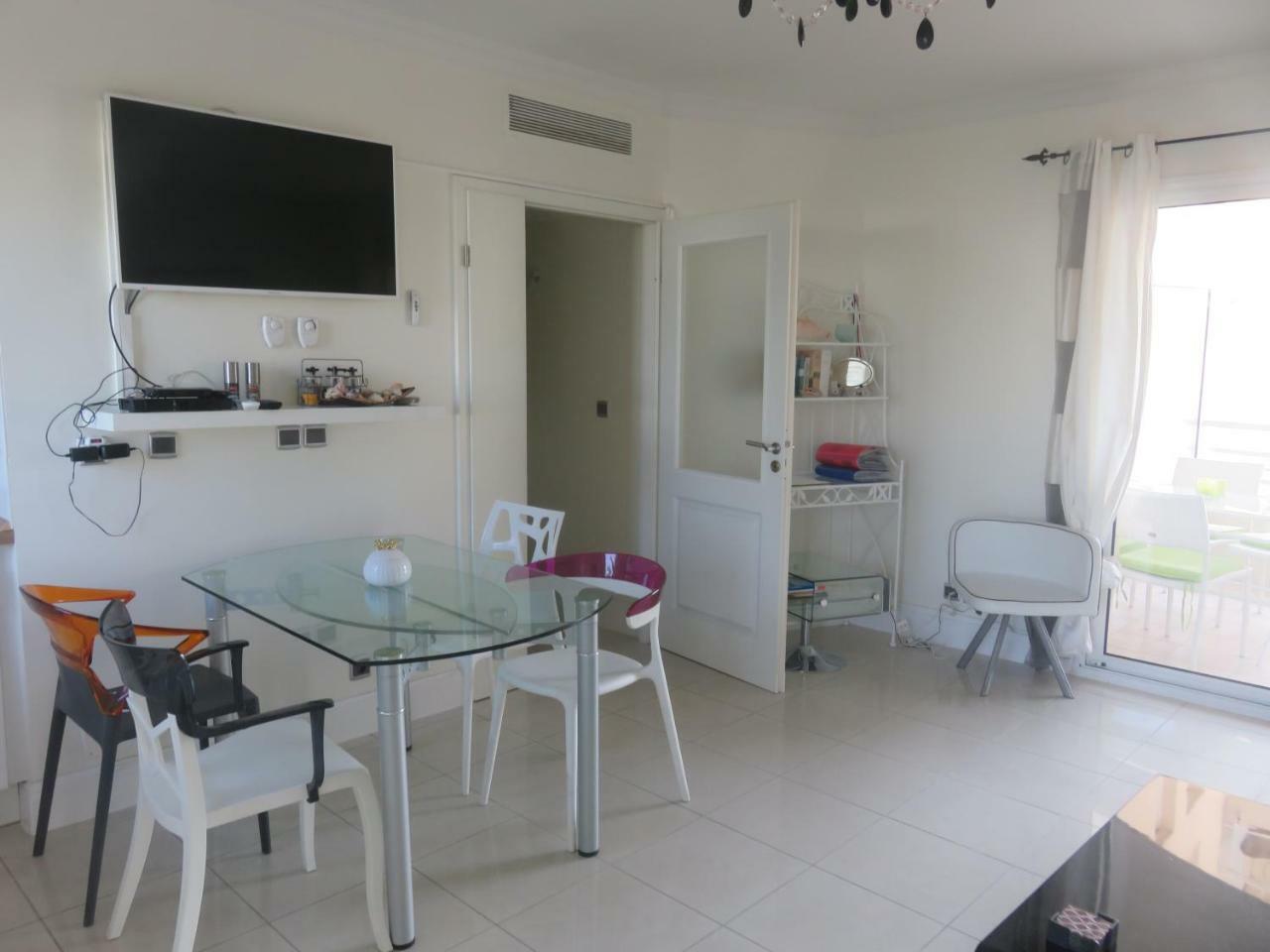 Stunning 2 Bed, 2 Bath Apt On The Cannes Sea Front Has Swimming Pool And Is A Secure Modern Building 464 Exteriör bild