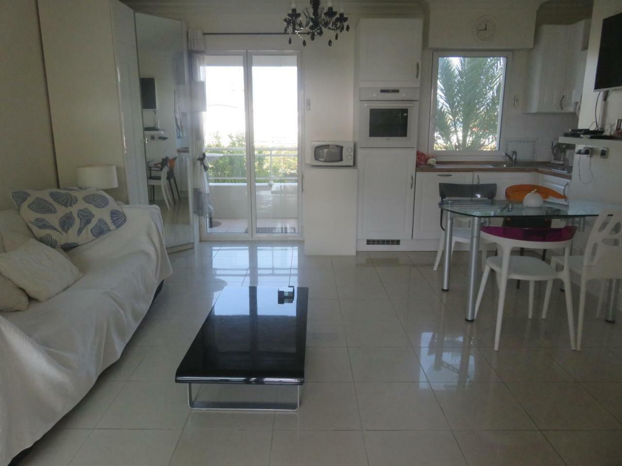Stunning 2 Bed, 2 Bath Apt On The Cannes Sea Front Has Swimming Pool And Is A Secure Modern Building 464 Exteriör bild