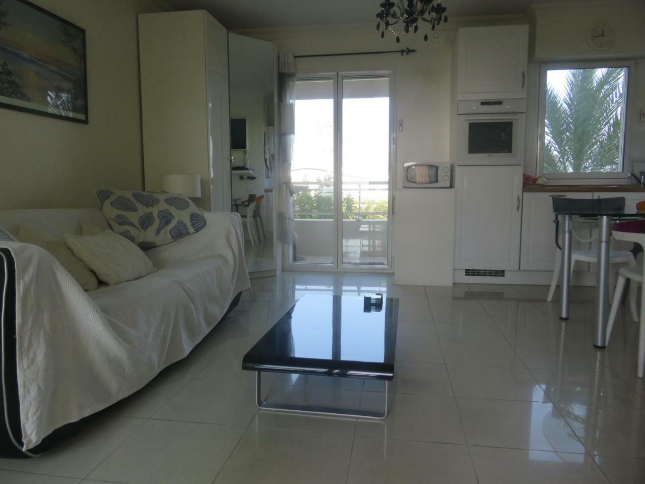 Stunning 2 Bed, 2 Bath Apt On The Cannes Sea Front Has Swimming Pool And Is A Secure Modern Building 464 Exteriör bild